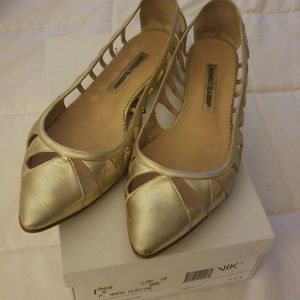 SALE*******Manolo blahnik gold flats with box